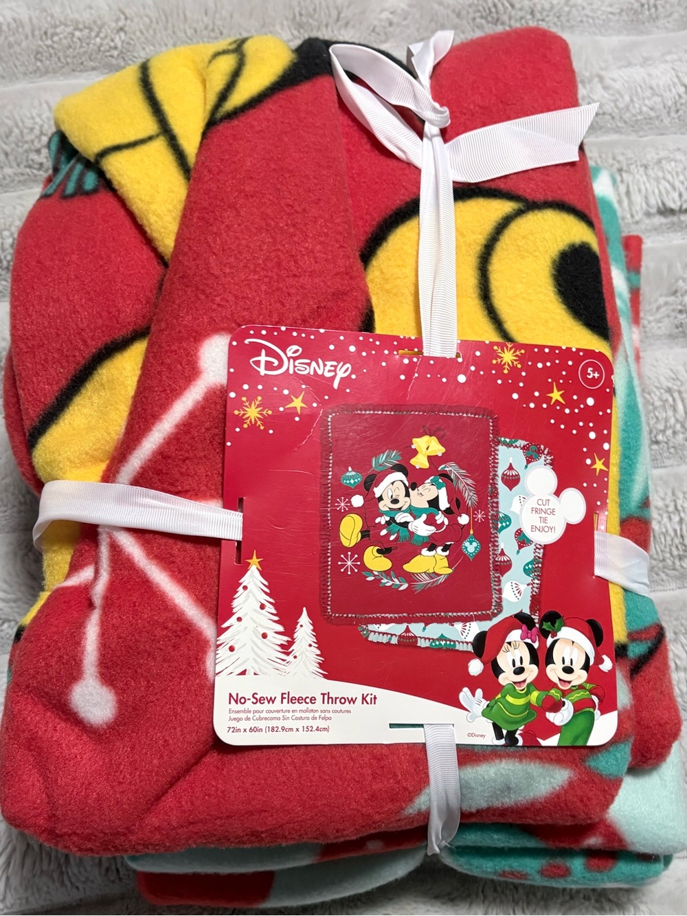 Disney Kids Red & Yellow Mickey & Minnie Holiday Fleece Throw Kit NWT